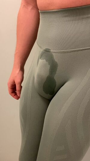 Male Pissing Leggings Piss Wet Wetting