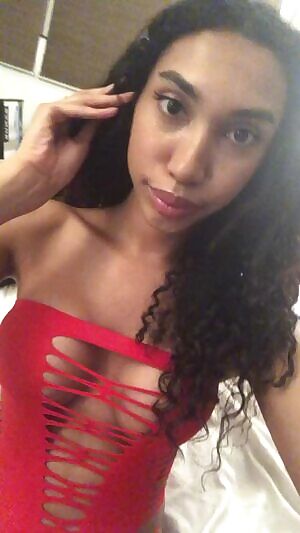 Little red piece 🙊 Help me take it off?