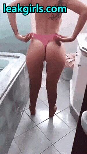 Hottie Pulls Off Her Panties