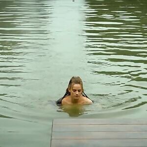 Noémie Schmidt perfect plot in 'Versailles'