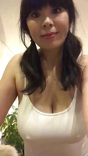 Nice Mature Asian Flash