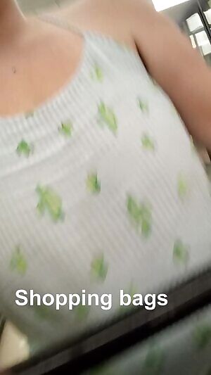 No bra for these shoppin bags