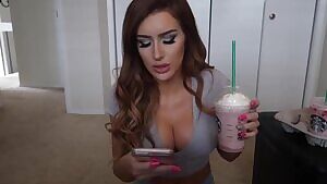 Molly Eskam nice jiggle