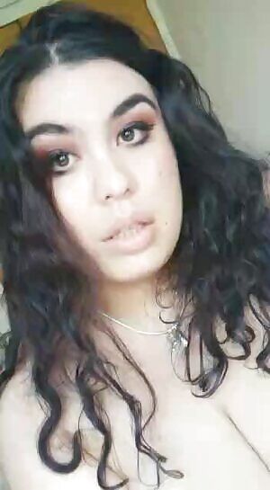 Anyone wanna make out? ❤️🍒