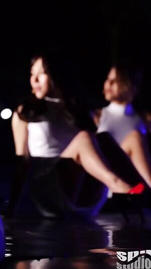 AOA - Mina and Hyejeong