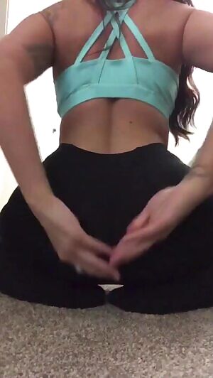 heart shaped butt in yoga pants