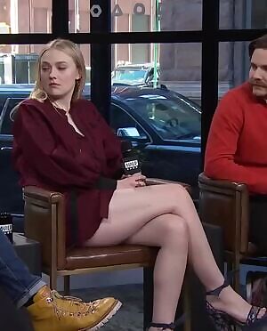 Dakota Fanning - Who else wants to taste those delicious legs of her ?