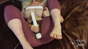 Squirting thru her leggings