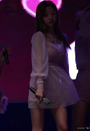 WJSN - Yeoreum looking busty