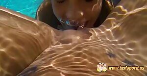 Licking pussy underwater:)
