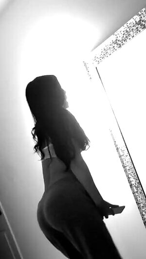 Imagine Julia Kelly grinding on your cock