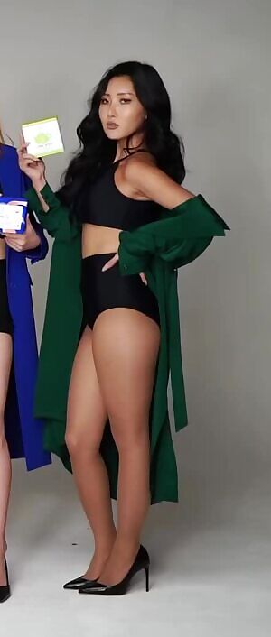 Mamamoo Hwasa - Thighs