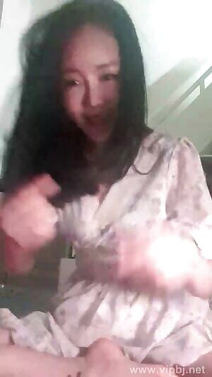 Cute woman falls over exposing her pussy