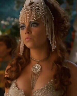 Emma Stone has a very sexy & expressive face that I want to fuck her and put her in the most creative of situations just to watch how she'd react to each. She deserves a messy bukkake for having such a sexy face