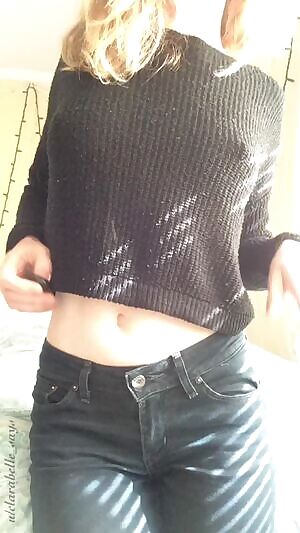 sweater weather, skinny jeans & lil titty energy 🙏