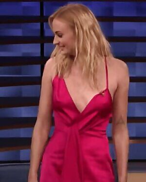 Bimbo Sophie Turner's glorious braless tits