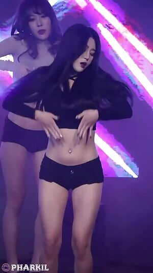 Girl Crush Bomi's pussy, boob and ass