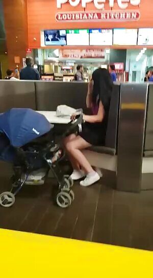 Popeye's now sells both Louisiana-style and Doggy-style fried chicken