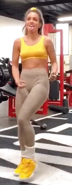 Her jerking you you be insane 🤤🤤🤤