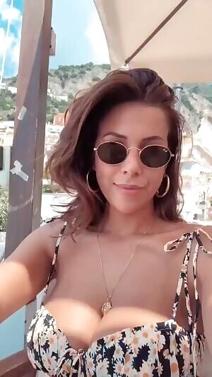 Busty: Devin Brugman