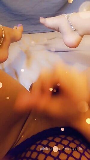 Put my toes in your mouth while you fuck me 😘