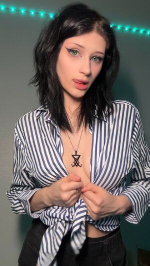 Green eyes and cute face are so hot