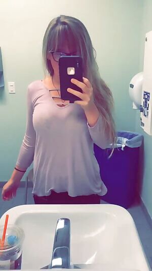 Make me smile or make me cum, best comment gets gold ✨⭐️