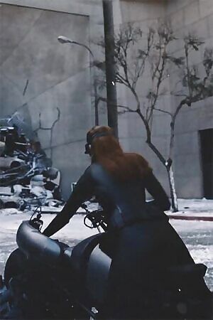 Anne Hathaway's beautiful mommy ass