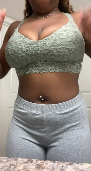 Would you jerk off to my nudes?