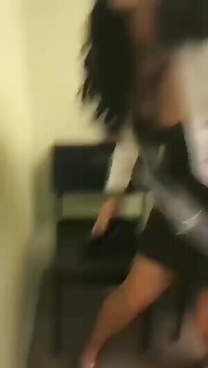 Hot Women Flashing her Pussy