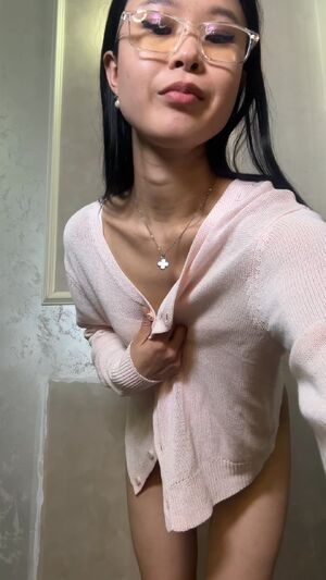 On/Off Asian Cum Cute Dildo