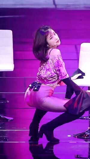 Hani Exid Sexy Chair Dance