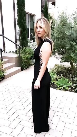 Tight outfit on Kaley Cuoco