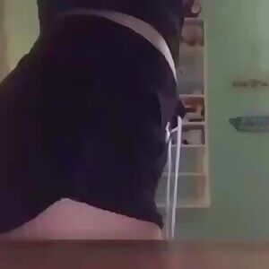 Latina mooning and slapping dat ass