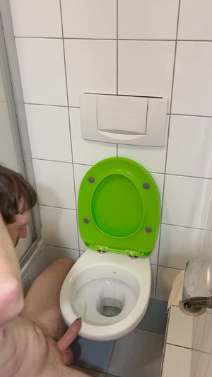 Male Pissing Golden Shower Piss