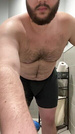 I like to wiggle my little willy!!