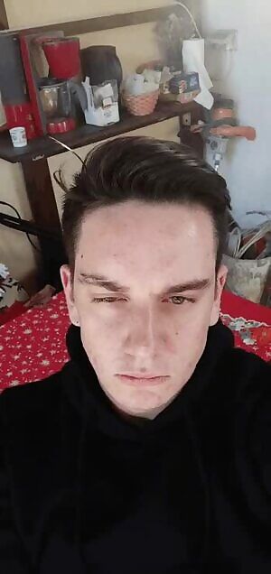 Can someone replace this dildo and lube with their cock and cum? Pretty please 🥰😚