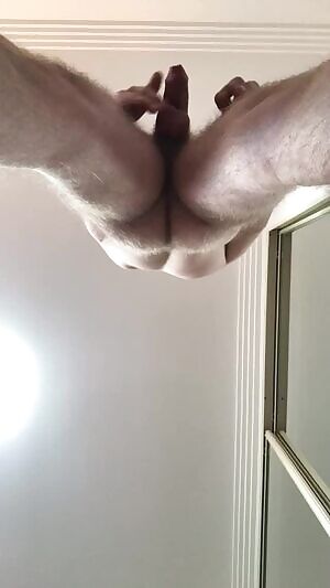 Who wants to get between my muscular thighs and try and get me hard? Applications open 😏