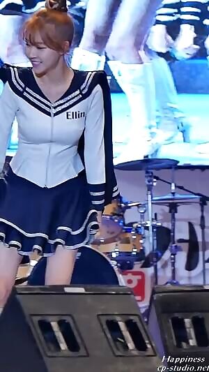 Crayon Pop Ellin Downblouse Tits