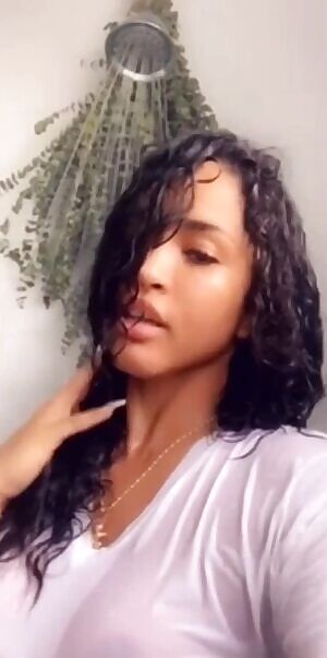 Rosa with the wet T-shirt🚿