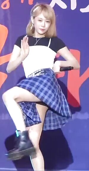 Cherry Bullet - Bora