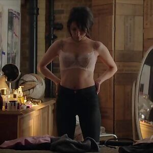 Oona Chaplin - Dates