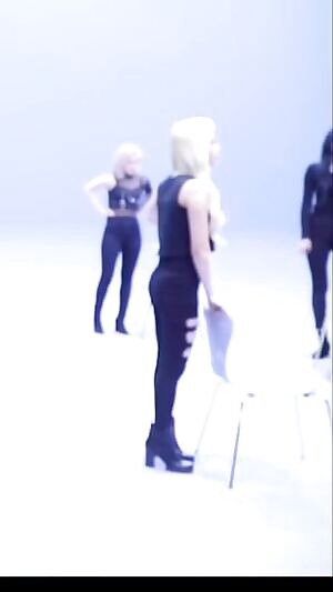 EVERGLOW - E.U and Mia