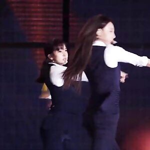 TWICE - Mina and nayeon