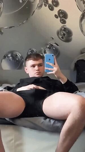 Flaming Hot Twink Shows Off His Beautiful Smooth Ass