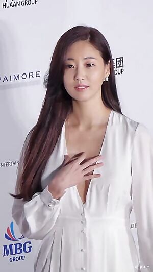 Kim Sa-rang looks amazing