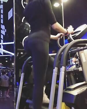 Viki - ass shot while working out