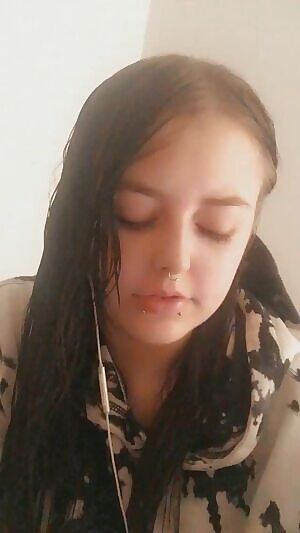 Waiting for someone to cum on me💖