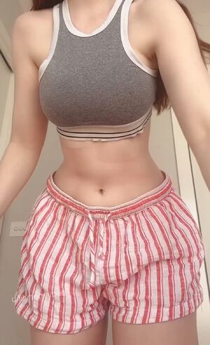 Tiny girl, NOT tiny up top