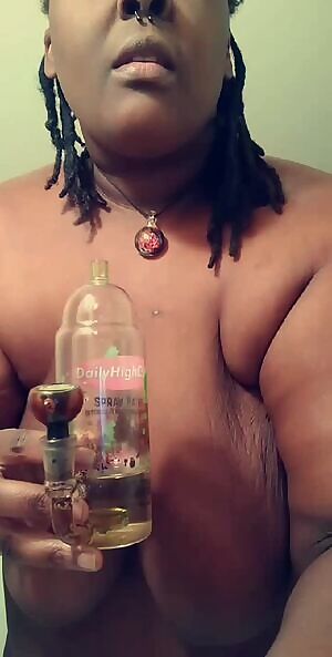 Sesh with me? I promise I'm a lot of fun.👽